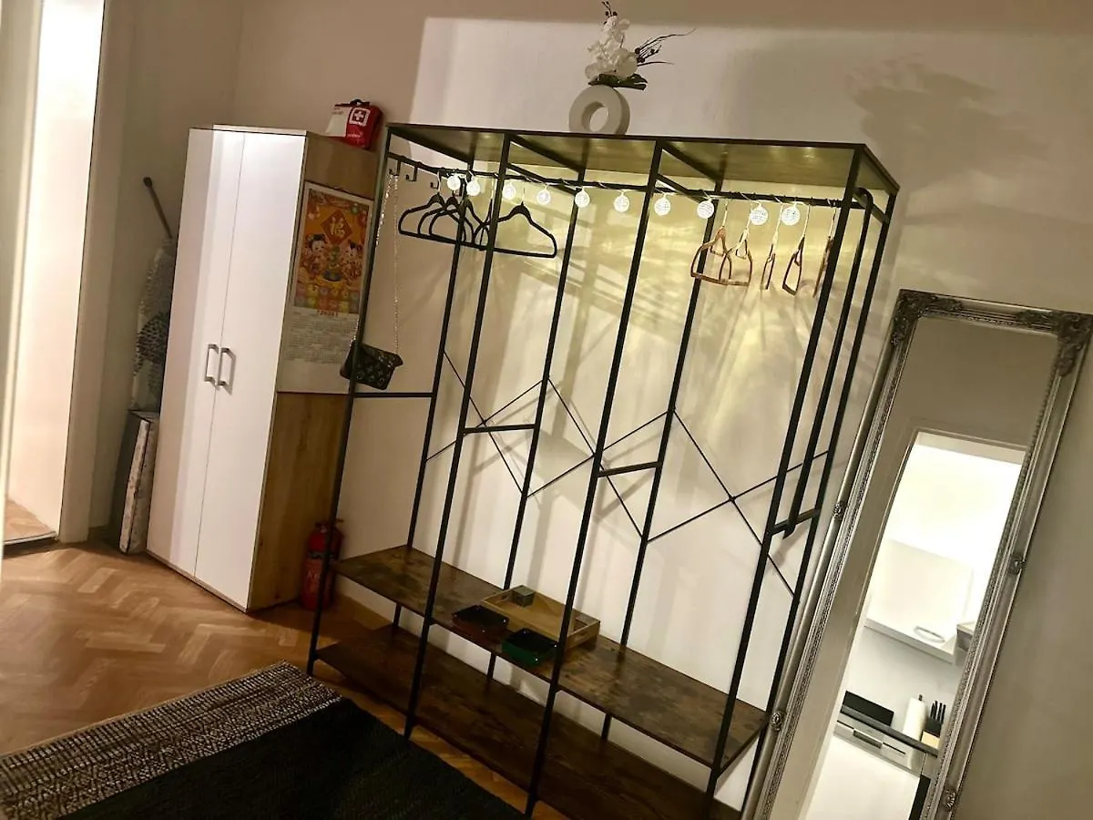 Apartment Zentral Gelegene Altbauwohnung Vienna