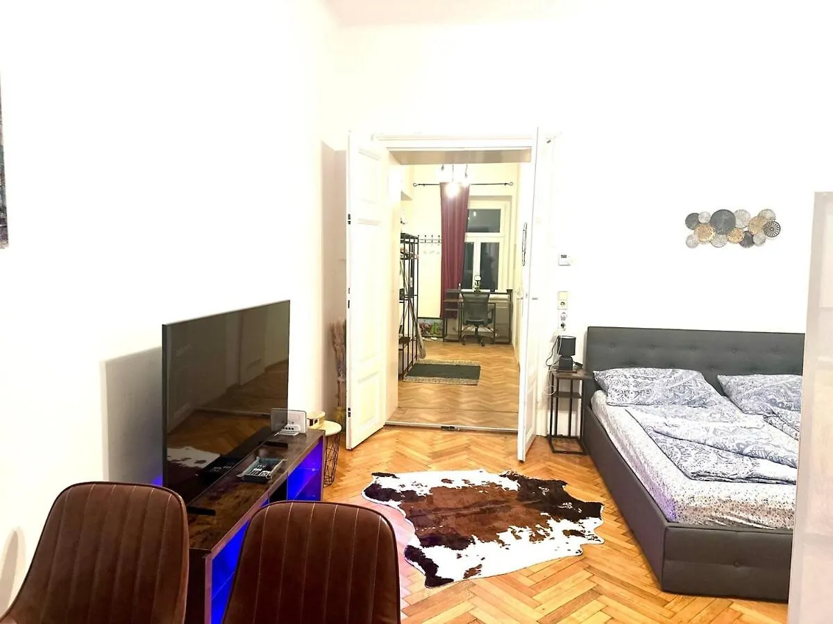 Zentral Gelegene Altbauwohnung Vienna 0*,  Austria