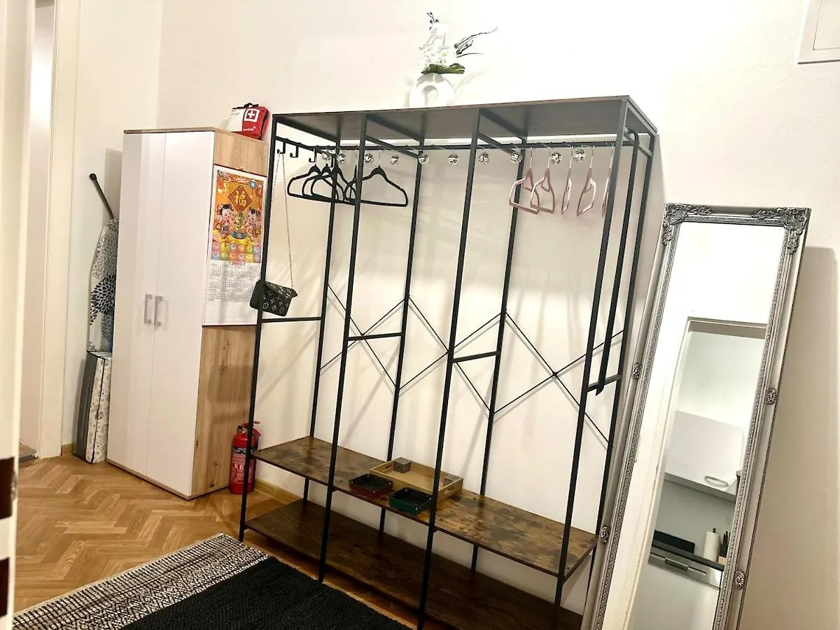Apartment Zentral Gelegene Altbauwohnung Vienna Austria