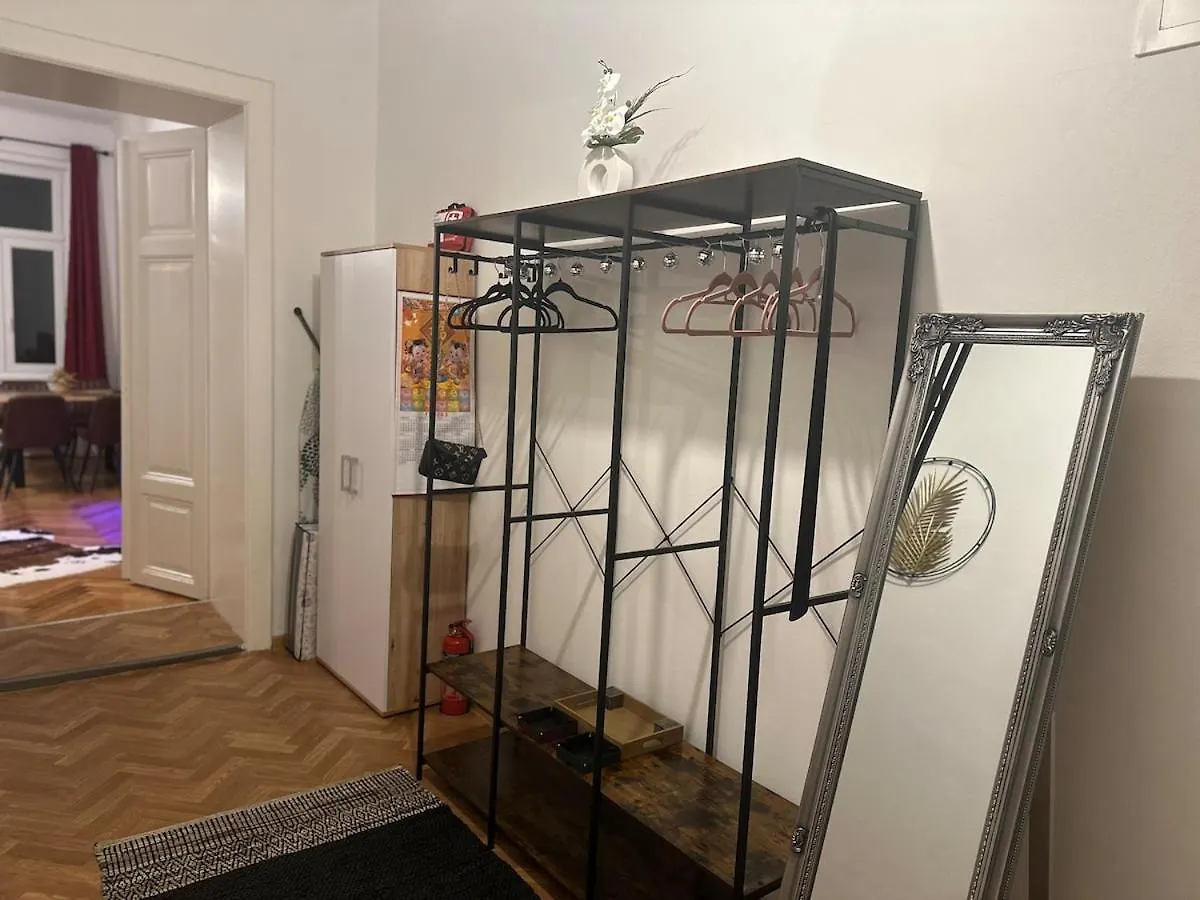 Zentral Gelegene Altbauwohnung Vienna 0*,  Austria