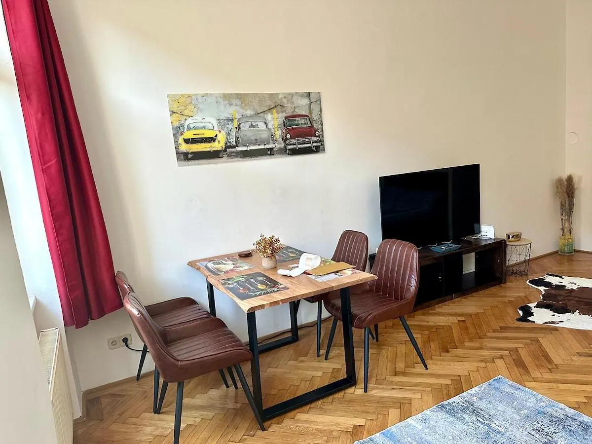 Apartment Zentral Gelegene Altbauwohnung Vienna Austria