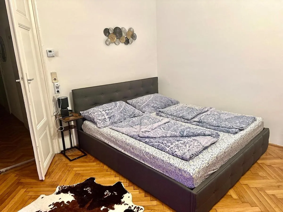 Apartment Zentral Gelegene Altbauwohnung Vienna Austria