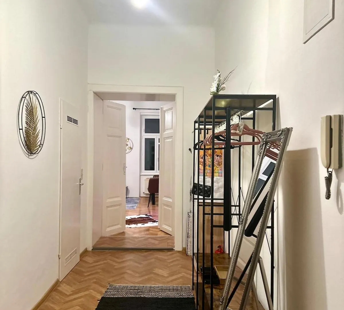 Zentral Gelegene Altbauwohnung Vienna