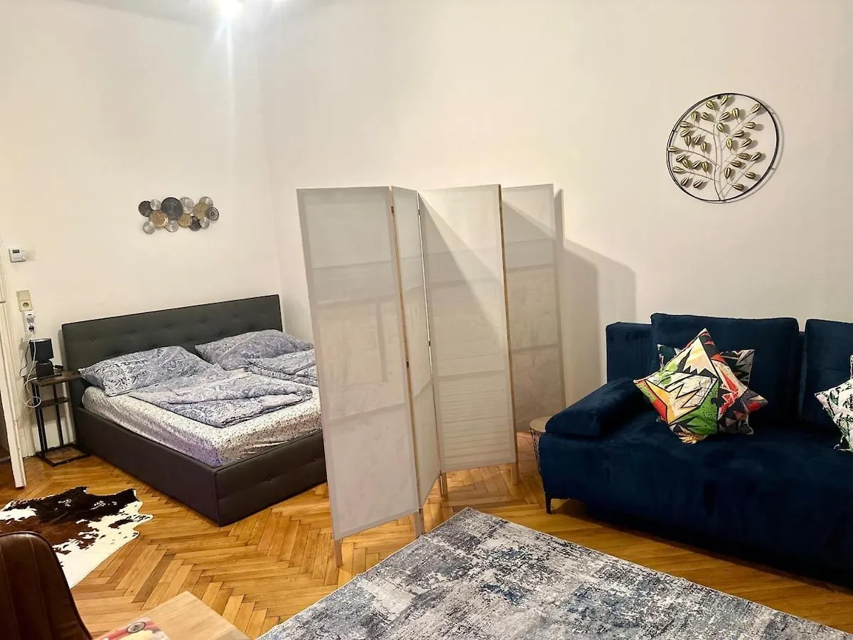 Zentral Gelegene Altbauwohnung Vienna 0*,  Austria